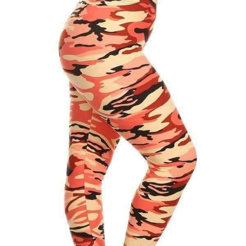 Super Plush Plus Pink Camo Leggings